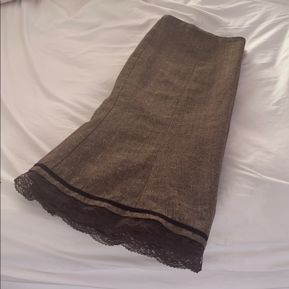 Brown pencil skirt with lace accent